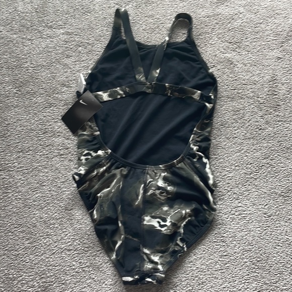 Nike Hydrastrong women’s one-piece swimsuit - size 10 - Picture 2 of 2
